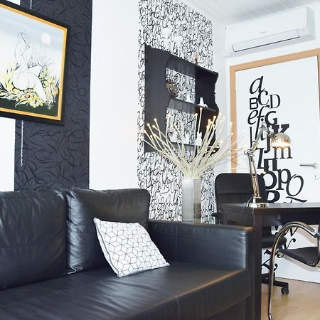 Les Chambourlettes Bed & Breakfast มงส์ ภายนอก รูปภาพ