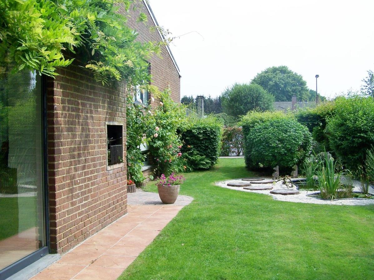 Les Chambourlettes Bed & Breakfast มงส์ ภายนอก รูปภาพ