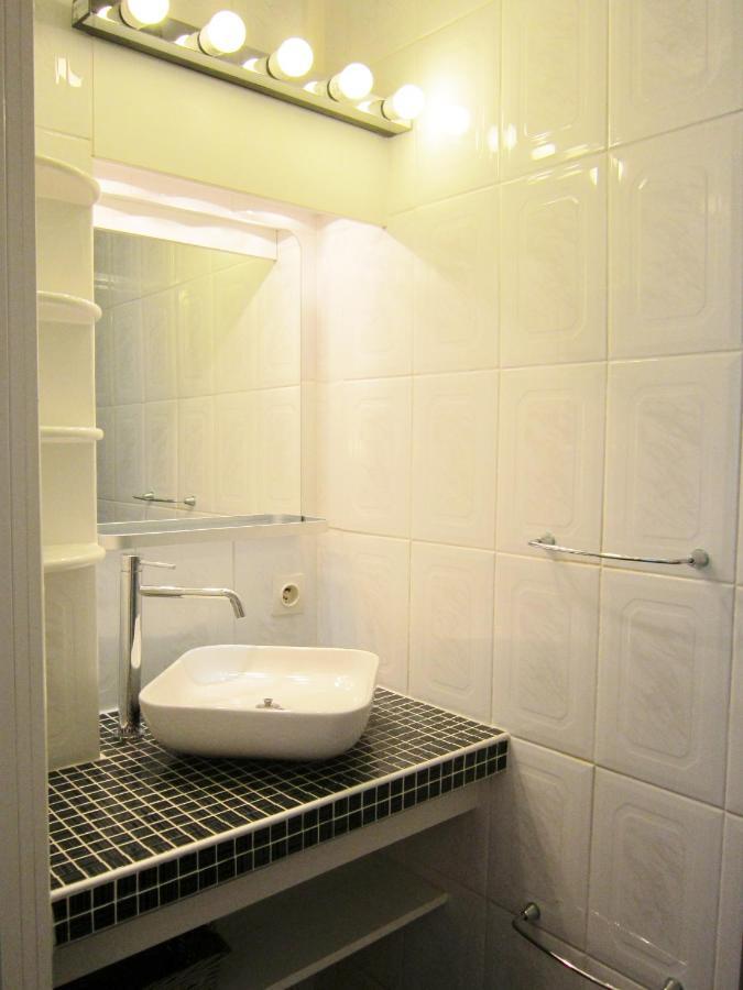 Les Chambourlettes Bed & Breakfast มงส์ ภายนอก รูปภาพ