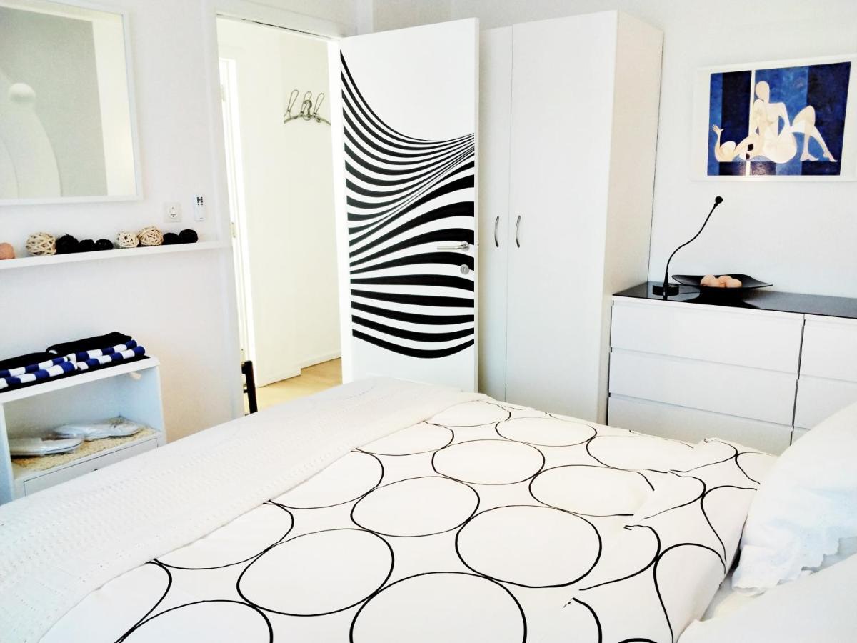 Les Chambourlettes Bed & Breakfast มงส์ ภายนอก รูปภาพ