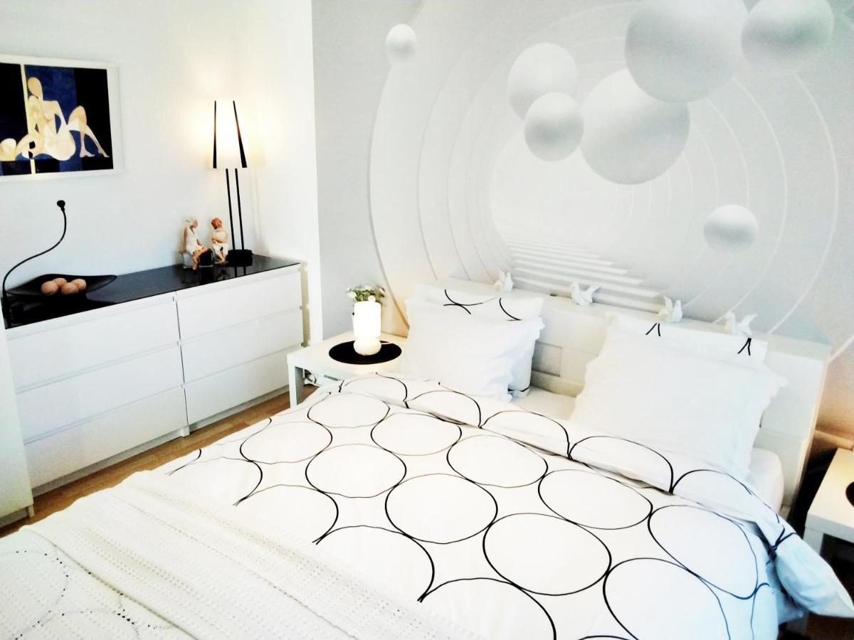 Les Chambourlettes Bed & Breakfast มงส์ ภายนอก รูปภาพ