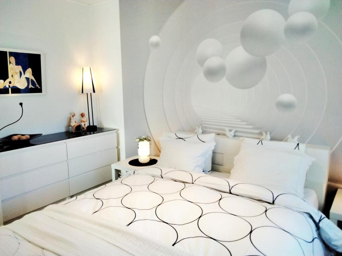 Les Chambourlettes Bed & Breakfast มงส์ ภายนอก รูปภาพ